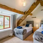 4 Bed In Malham Oc-c32684 Nyaraló *