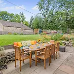4 Bed In Malham Oc-c32684 * Airton