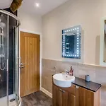 4 Bed In Malham Oc-c32684 Nyaraló *