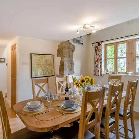 4 Bed In Malham Oc-c32684 * Airton